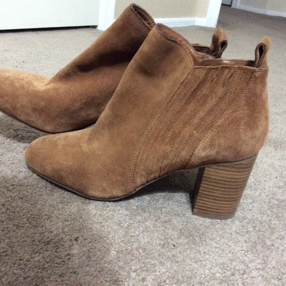 Size 12  Camel colored bootie -new